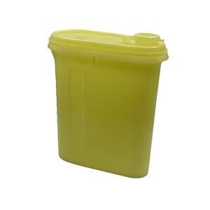 Vintage Yellow Tupperware 792 Beverage Buddy Pitcher 1 Qt. With Flip-Top Lid